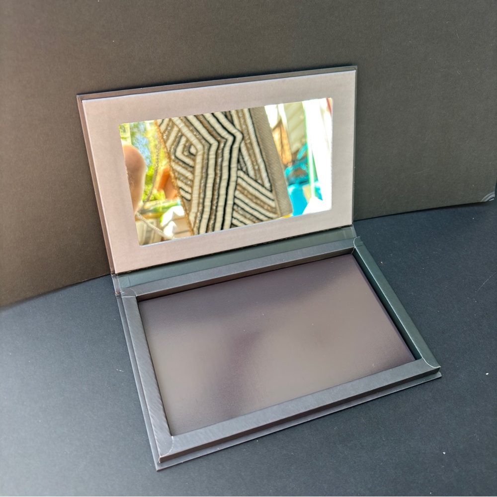 Megnetic Makeup Pallete Case - Saturn Art